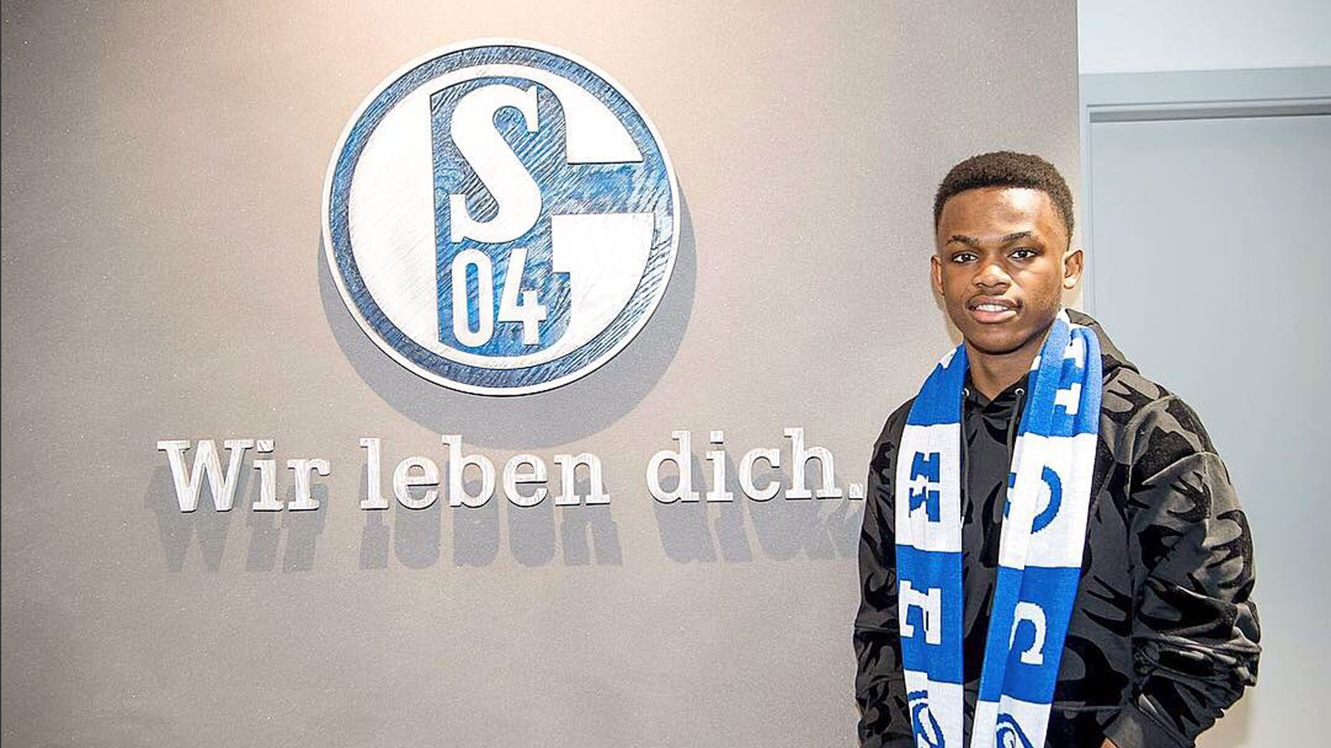 球场内的每 球场内的每